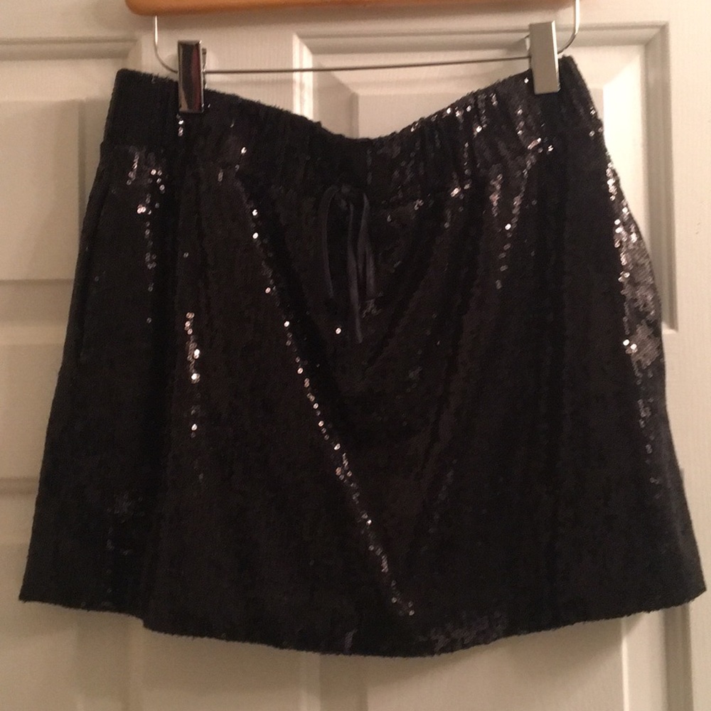 Scoop black sequined mini-skirt
